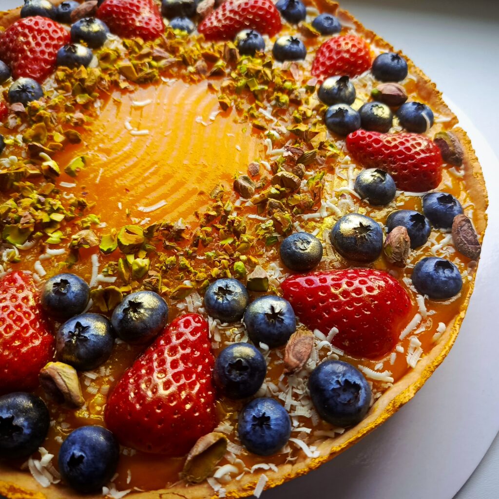 dort s jahodami, borůvkami a pistáciemi